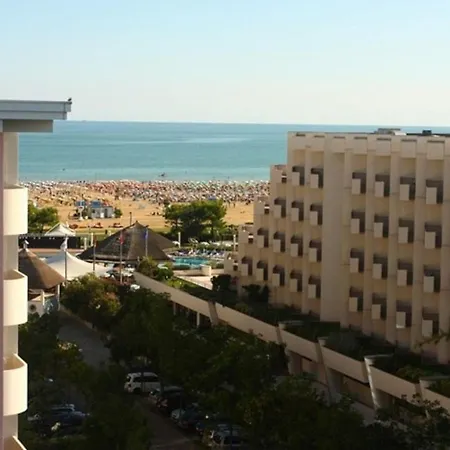 Lovely Flat In A With Pool - Beahost Apartment